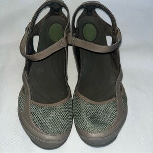 Teva sz 8.5 Northwater Sandals Mary Jane Flats Mesh Brown Green Hiking Travel